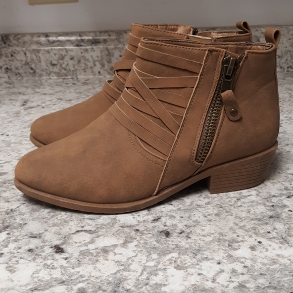 Rue 21 Etc  M 7/8 Ankle Boots. - Picture 3 of 8